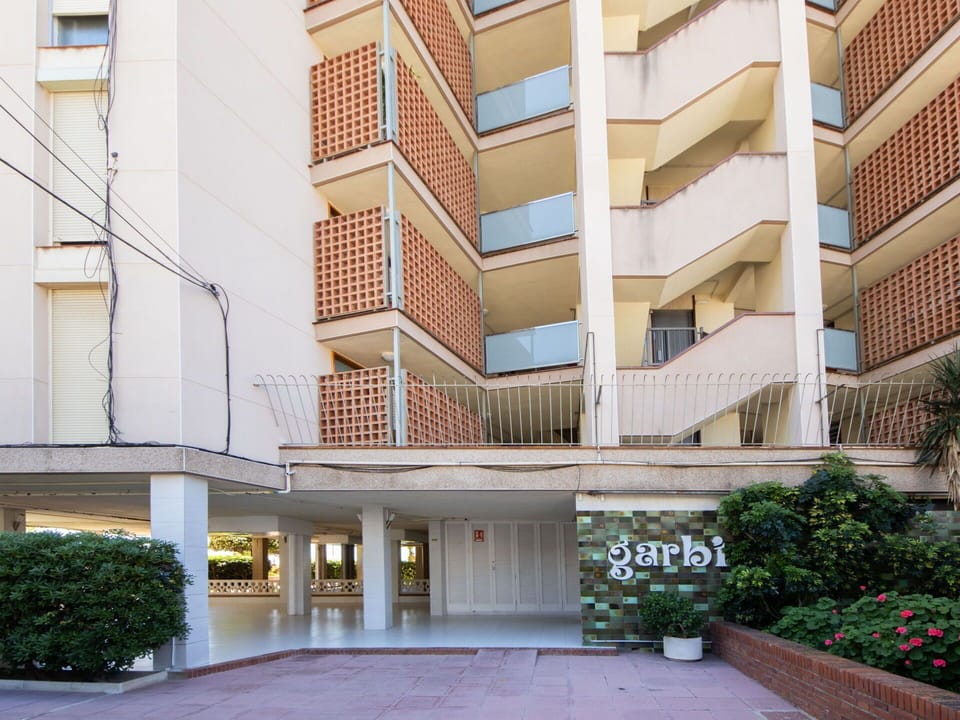 Plant, Building, Property, Architecture, Urban Design, Condominium, Residential Area, Facade, Tower Block, Real Estate
