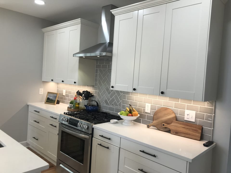 Gas range and oven with superstrong vent And well-stocked cabinets