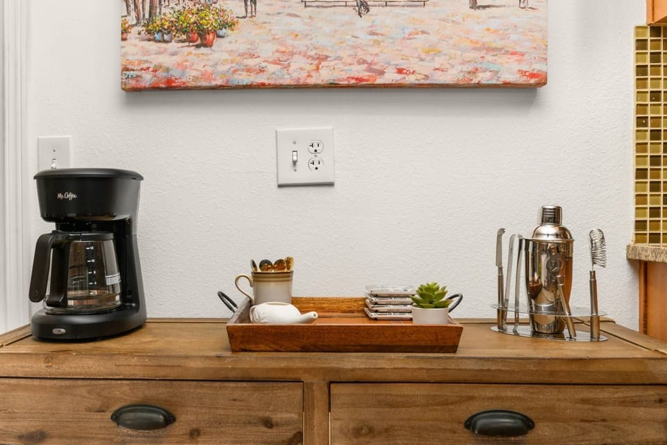 Coffee lovers are in luck as this rental provides coffee. There are also cute cafes a short drive away.