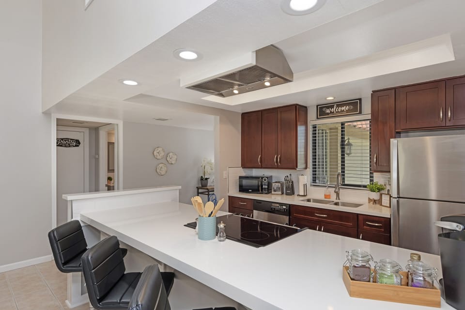 Fully Stocked Kitchen 