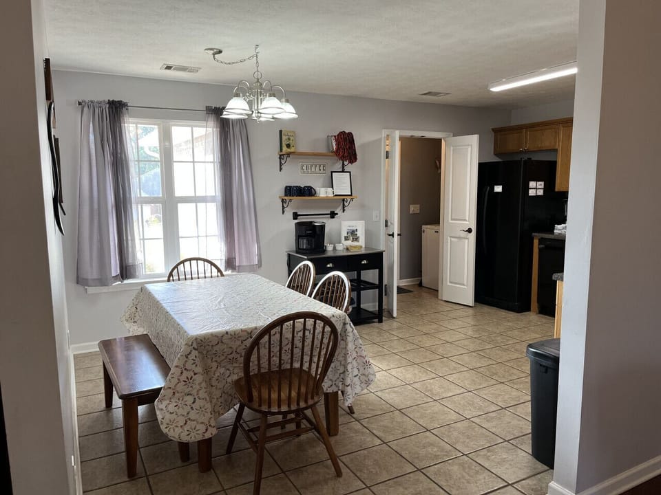 Eat-in kitchen with coffee bar