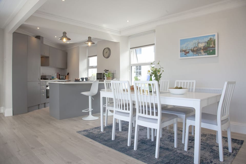 Open Plan Kitchen and Dining-Kings Quay