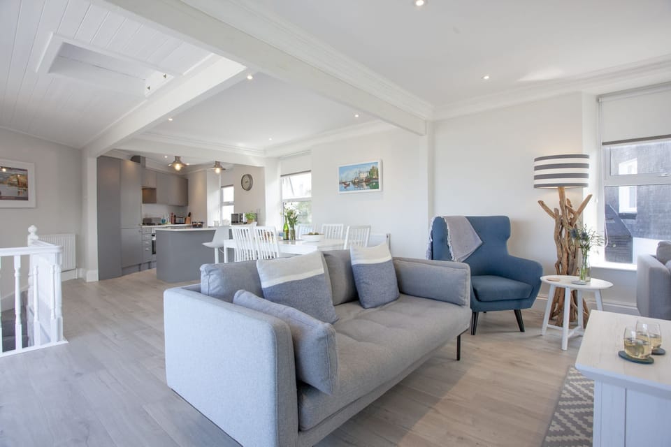 Living Area, Sofas, Coffee Table-Kings Quay