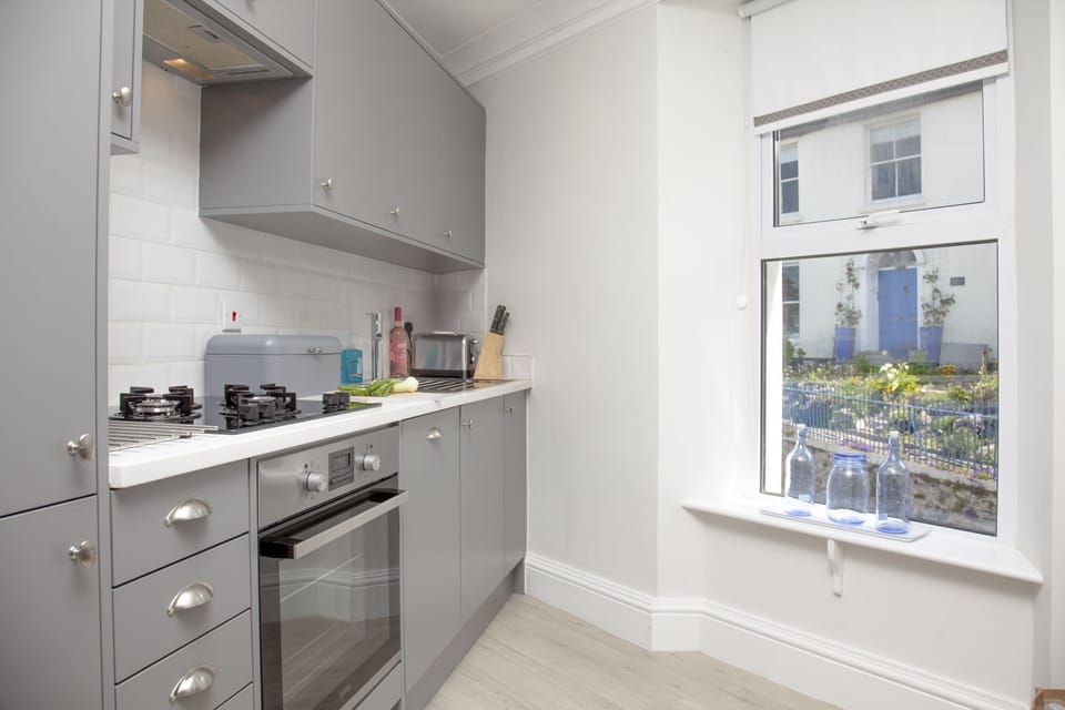 Oven, Hob, Toaster-Kings Quay