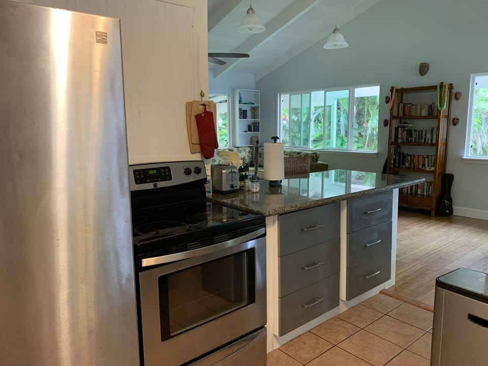 Kitchen toward lounge
