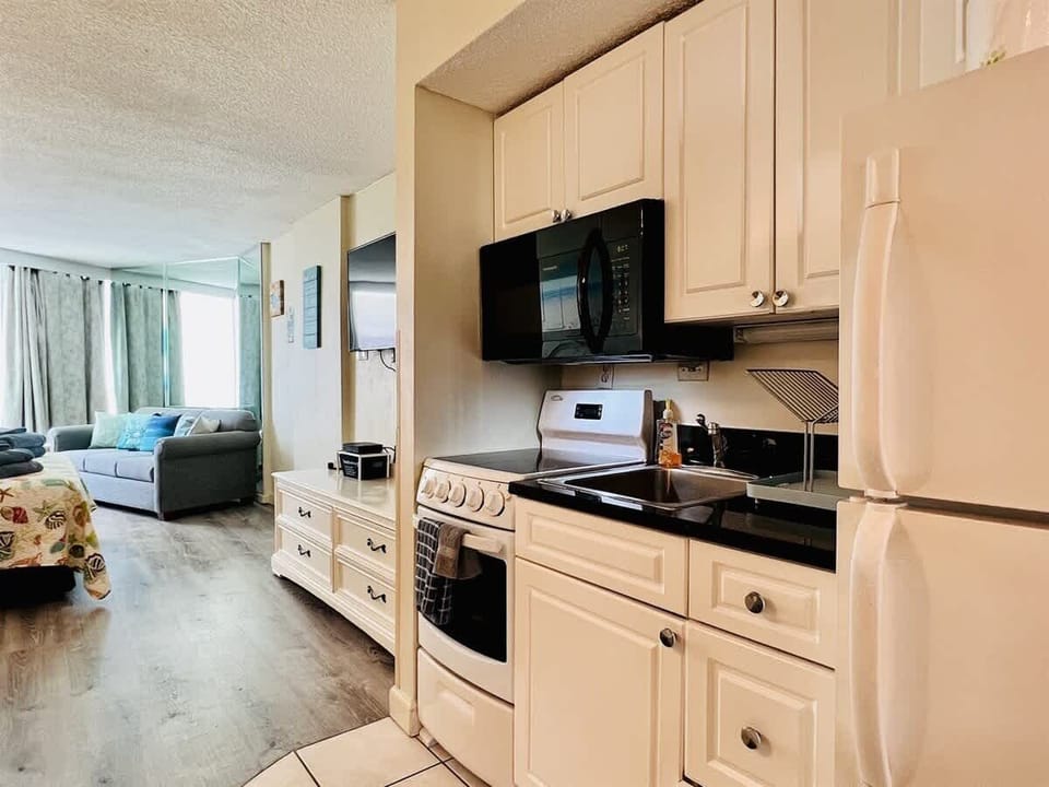 Prepare delicious meals- Fully Equipped Kitchen