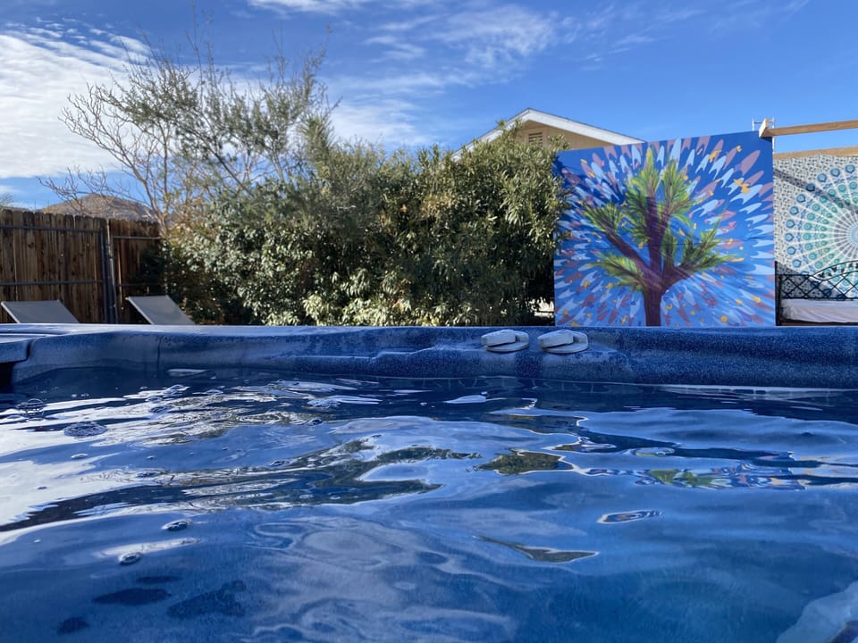 Hot Tub and Custom Mural by @carlyveronica