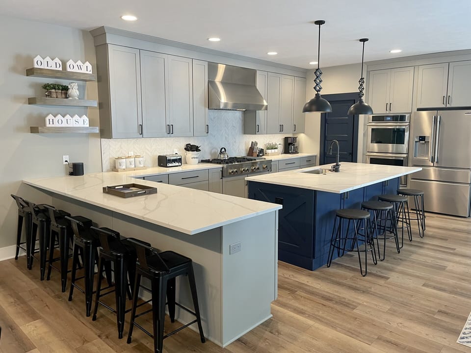 Kitchen with peninsula and island seating