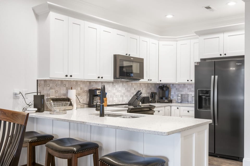 Full Kitchen With Extra Bar Seating and Modern Updated Appliances