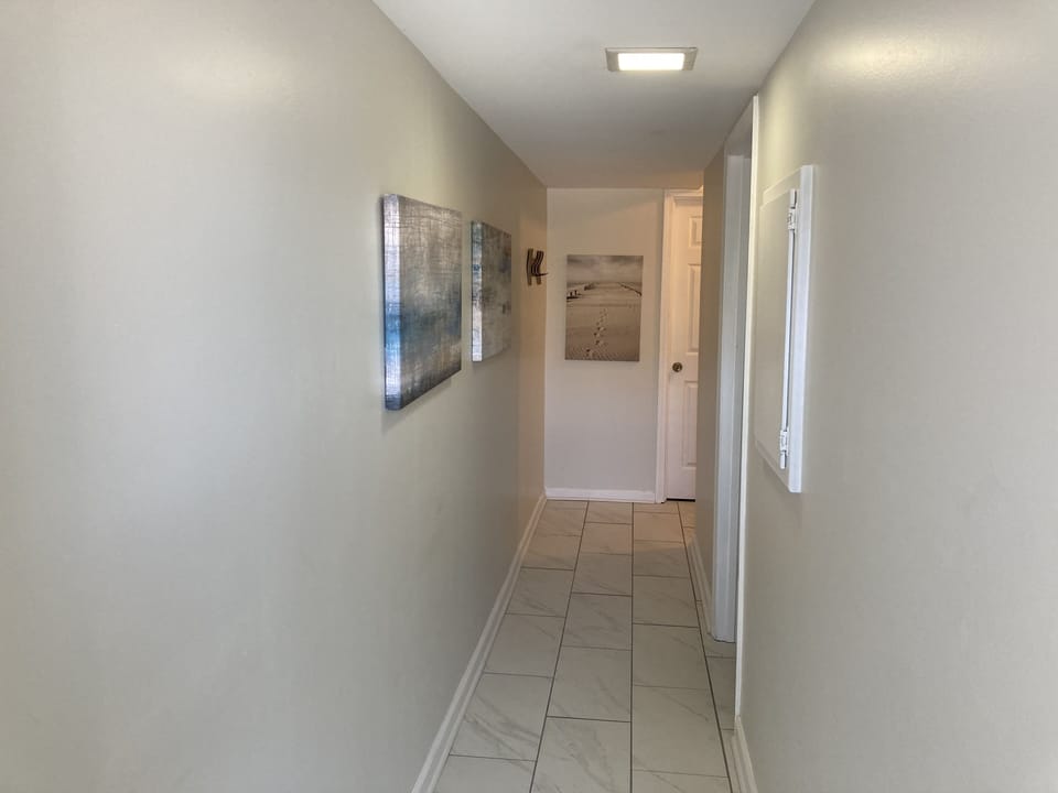1st floor entry hallway