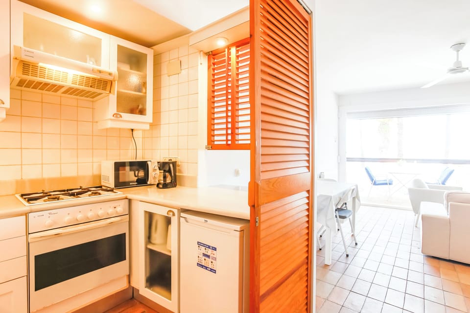 Apartment, 2 Bedrooms, Ocean View | Private kitchen