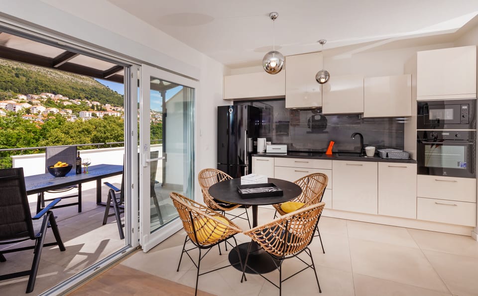 Apartment (Two Bedroom Apartment with Terrace) | Dining room