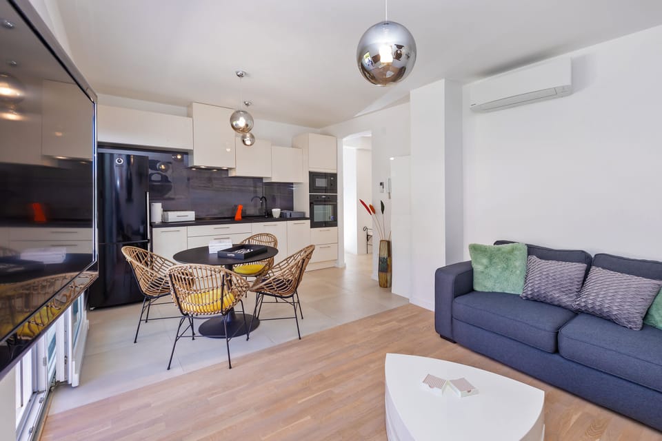 Apartment (Two Bedroom Apartment with Terrace) | Living room | 25-inch TV with satellite channels