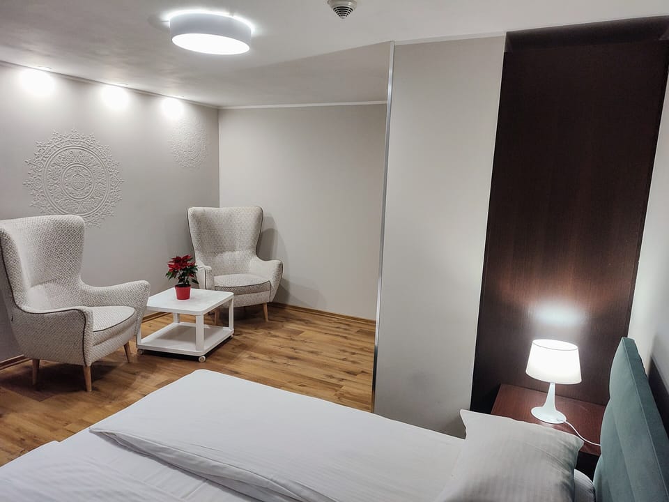 Apartment, 2 Bedrooms, Non Smoking | Desk, free WiFi, bed sheets