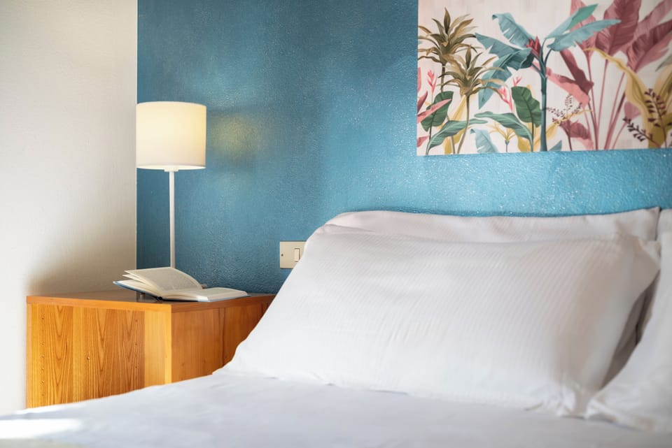 Classic Room, 1 Queen Bed, Balcony, Park View | Minibar, in-room safe, desk, laptop workspace