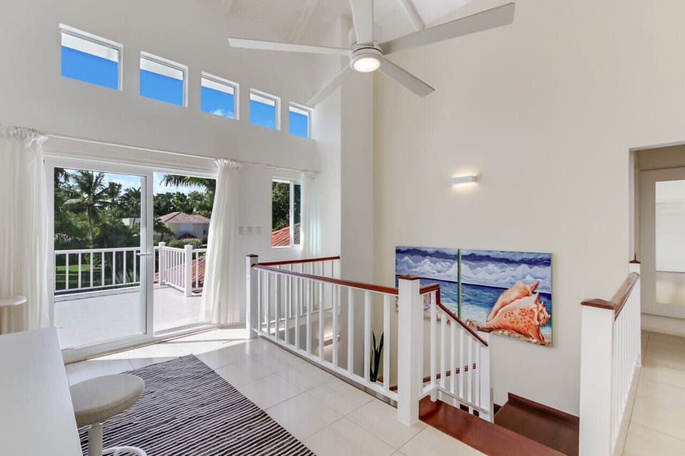Villa Tortuga B7: upstairs landing and balcony