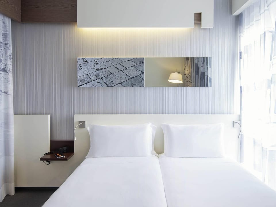 Superior Twin Room, 2 Twin Beds | Minibar, in-room safe, desk, soundproofing