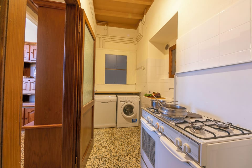 Family Apartment, Multiple Bedrooms, 2 Bathrooms, Mountainside (Mezzegra Le ERE) | Private kitchen | Fridge, microwave, oven, stovetop