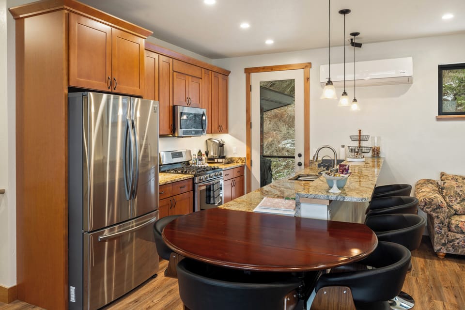 Full Kitchen with Reverse Osmosis Water Filter in Kitchen Sink.