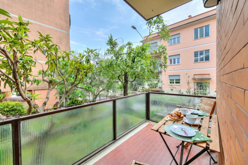 Family Apartment, Multiple Bedrooms (Silvy Apt Salò | Charming & Near) | Outdoor dining