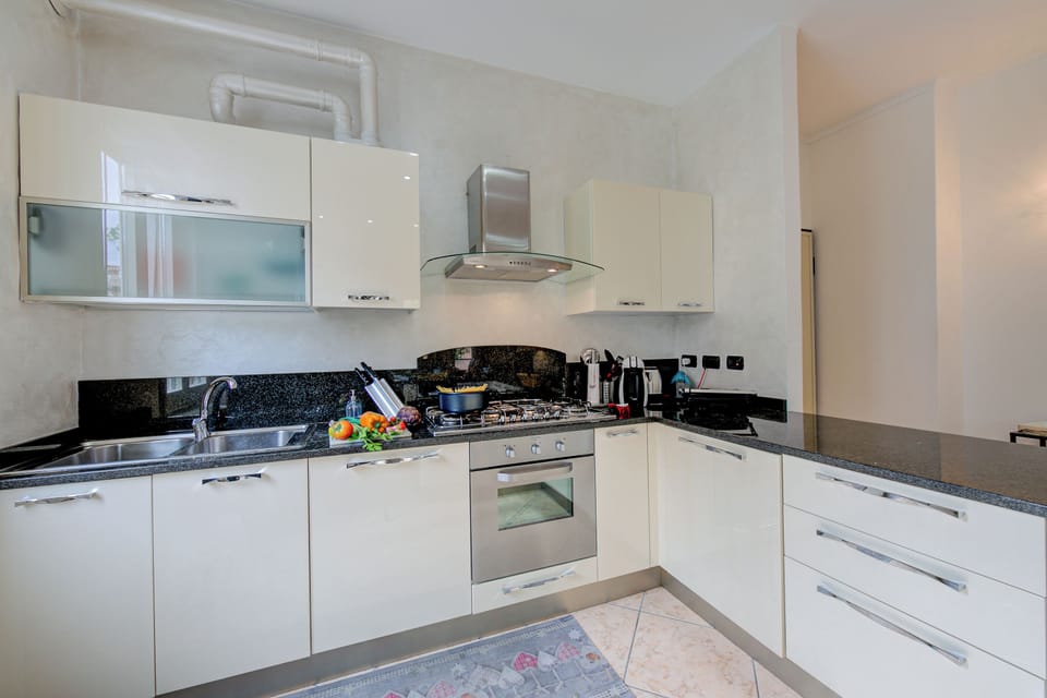 Family Apartment, Multiple Bedrooms (Silvy Apt Salò | Charming & Near) | Private kitchen | Fridge, oven, stovetop, dishwasher