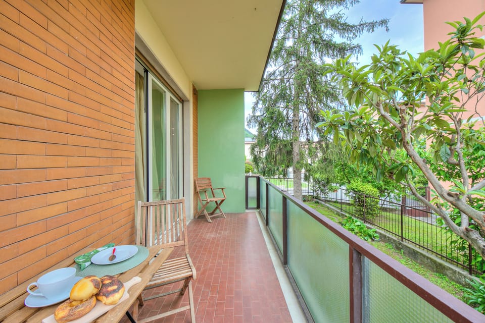 Family Apartment, Multiple Bedrooms (Silvy Apt Salò | Charming & Near) | Outdoor dining