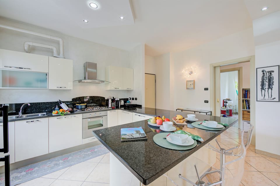 Family Apartment, Multiple Bedrooms (Silvy Apt Salò | Charming & Near) | Private kitchen | Fridge, oven, stovetop, dishwasher
