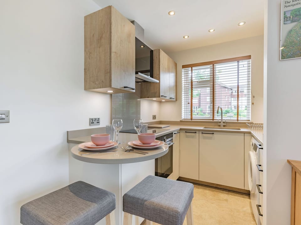 Kitchen | Studio - Avon Lock Cottages, Tewkesbury