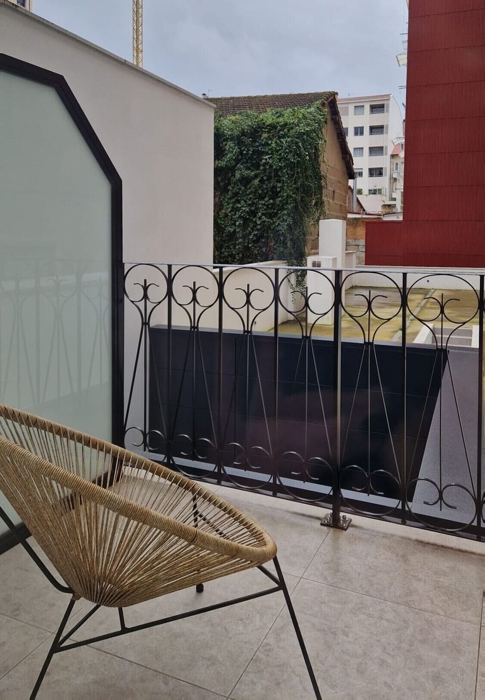 Deluxe Double Room | Living area | Flat-screen TV