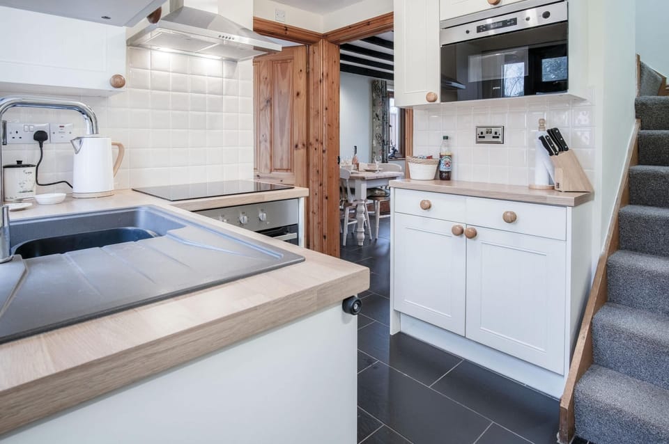 The Brambles - 2 Bedroom Cottage - Llanteg (17911)