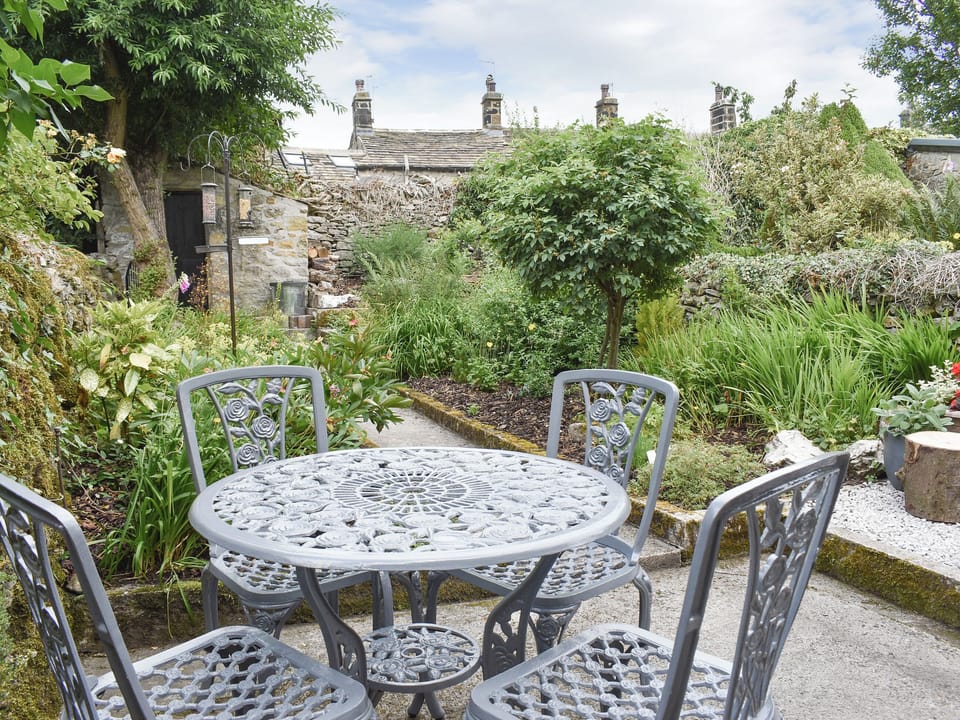 Sitting-out-area | Rose Cottage - R & R Cottages, Grassington