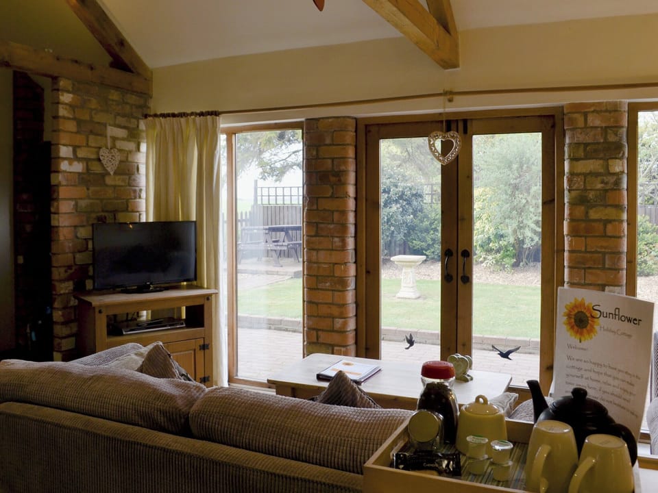 Living area | Sunflower Holiday Cottage, Thoresthorpe, near Alford