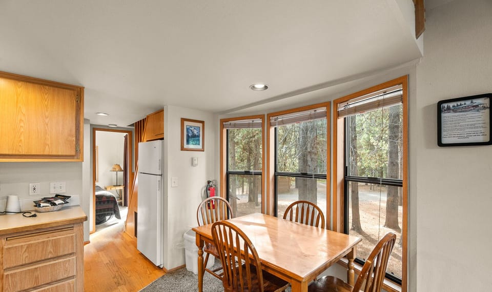 502 Eagle's loft | In-room dining