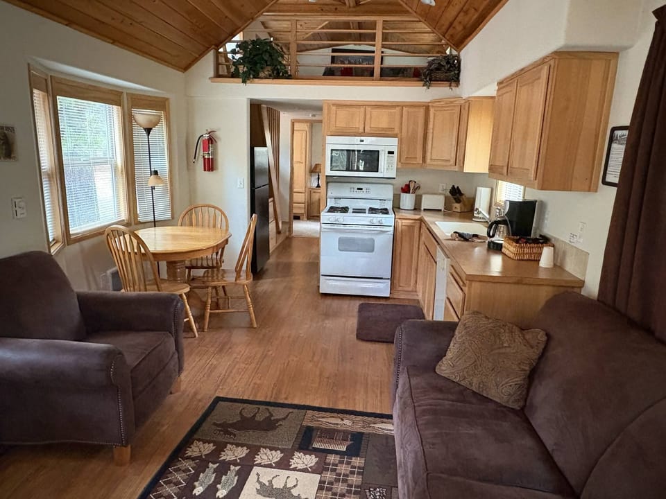 507 Young at Heart | Private kitchen | Coffee/tea maker, mini-fridge, microwave, toaster