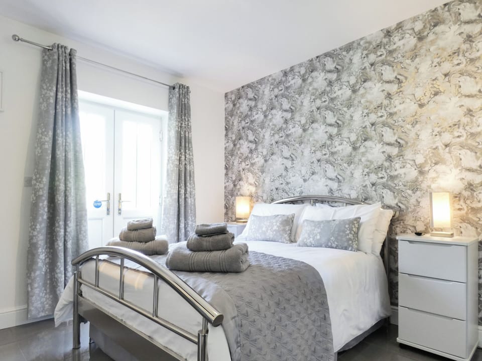 Double bedroom | No 2 Railway Cuttings - Railway Cuttings, Falstone, near Kielder