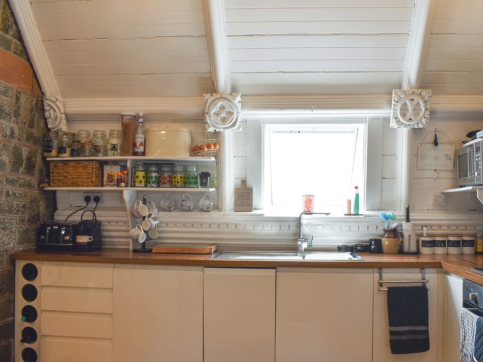 Kitchen | White Sands, Criccieth
