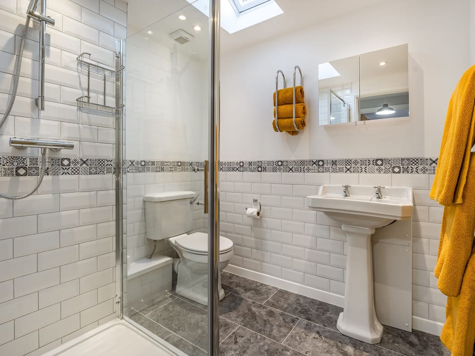 Shower room | The Hayloft - Cooks Castle Farm, Wroxall, near Ventnor