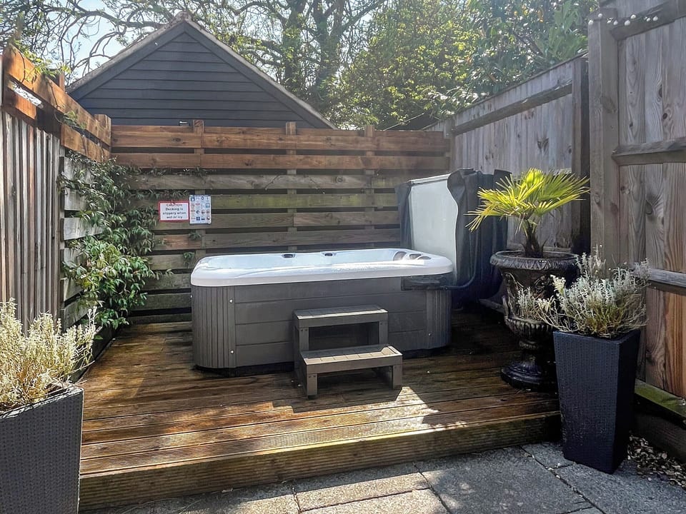 Hot tub | Barwick Retreat, Bawdeswell