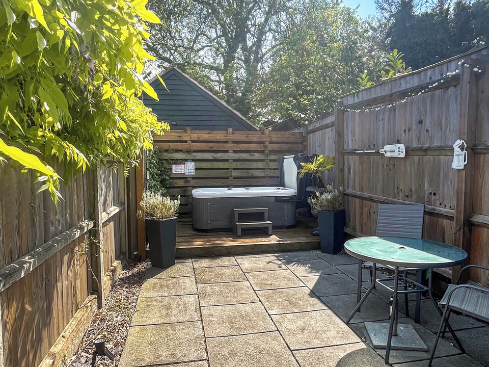 Hot tub | Barwick Retreat, Bawdeswell
