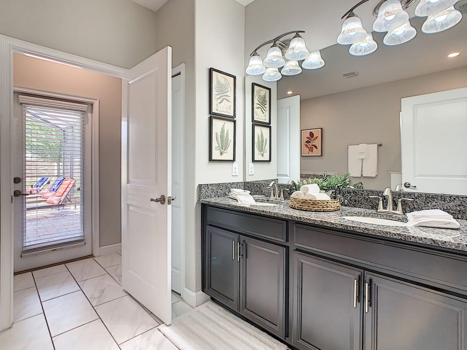 Master Suite En Suite Bathroom