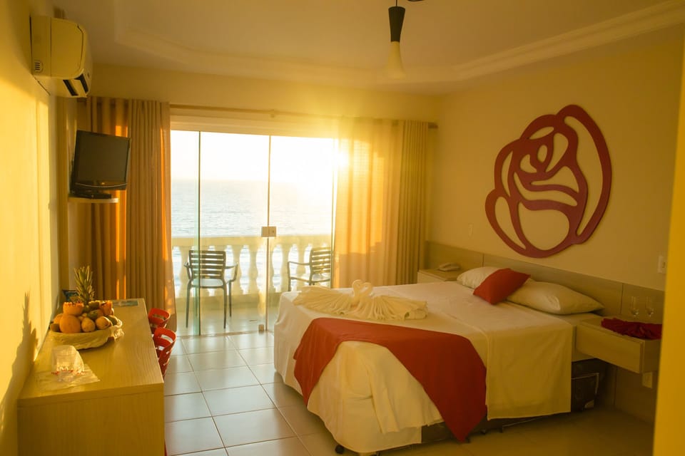 Deluxe Room | Minibar, desk, blackout drapes, free cribs/infant beds