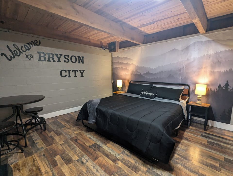 Basement suite with king size bed & separate entrance 