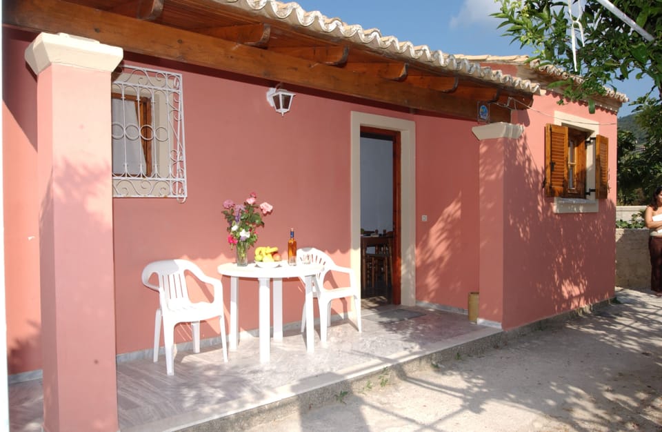 Amalia cottage entrance