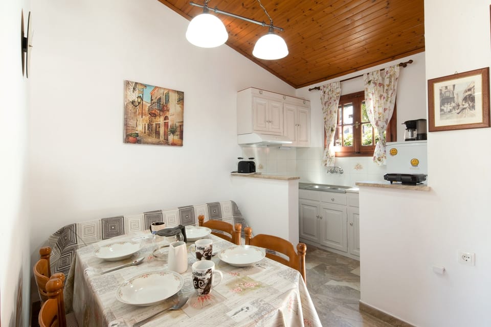 Dining & kitchen