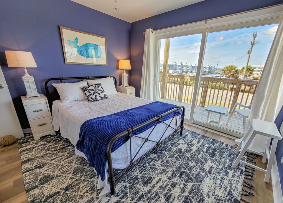 Queen Bedroom-24