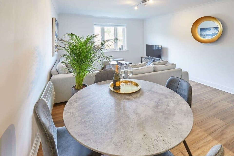 Freshwater View, Whitby - Host & Stay