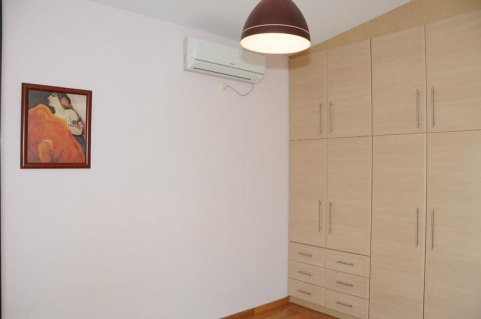 Villa | Bathroom | Combined shower/tub, deep soaking tub, hair dryer, towels