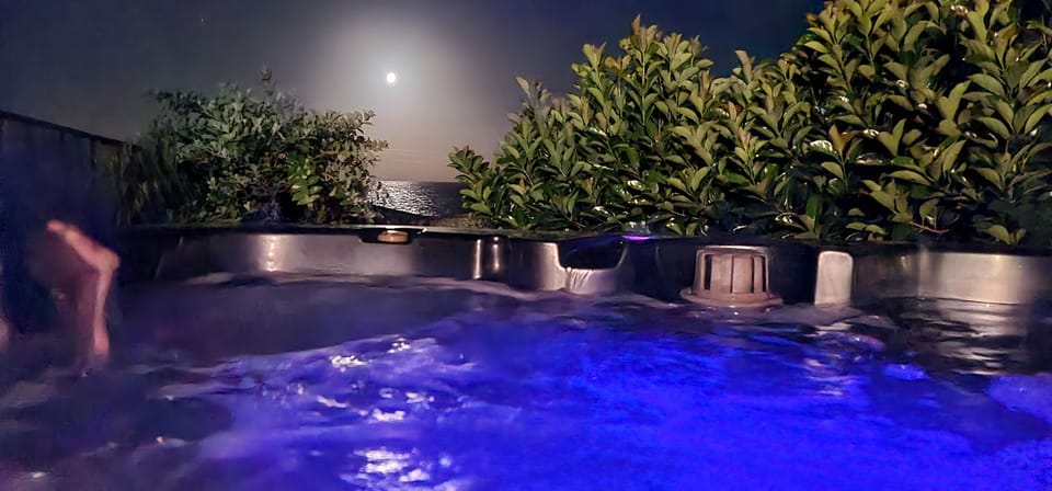 Spa under the stars and moonlight