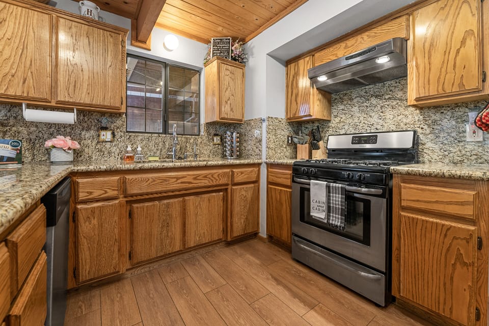 Remodeled Kitchen with granite countertops, stove, oven, dish washer, H20 filter