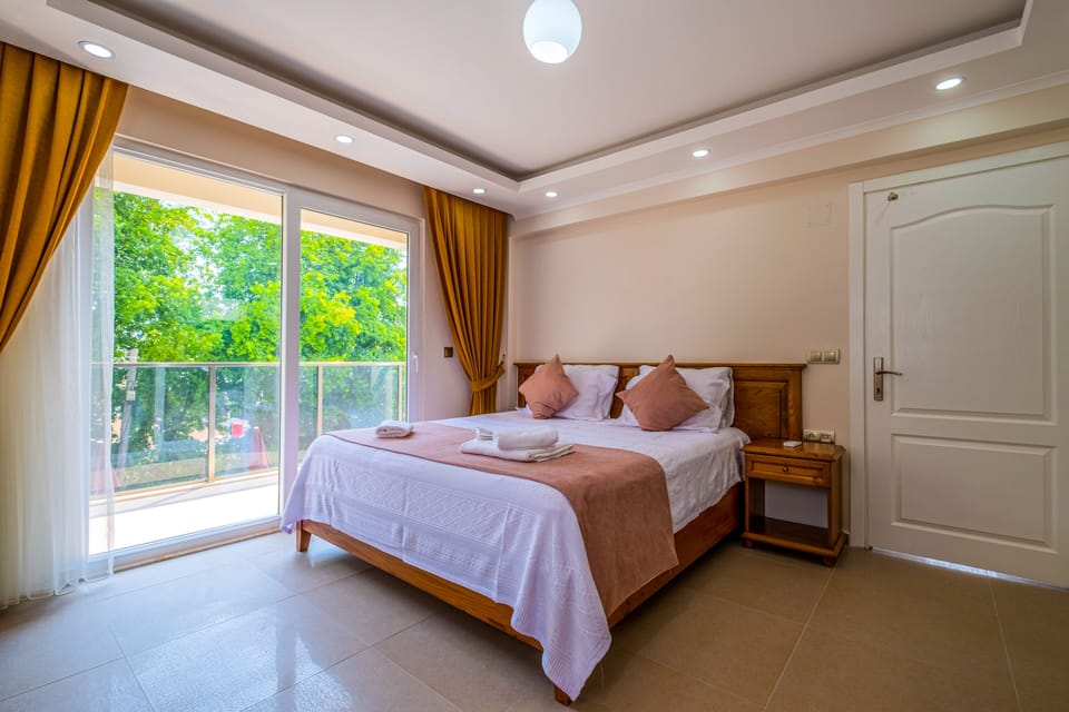 Luxury Villa | 4 bedrooms, blackout drapes, iron/ironing board, free WiFi